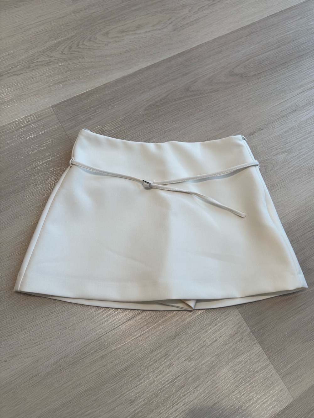 Zara Cream Mini Skort with Thin Belt – XS | 3067/430/712
